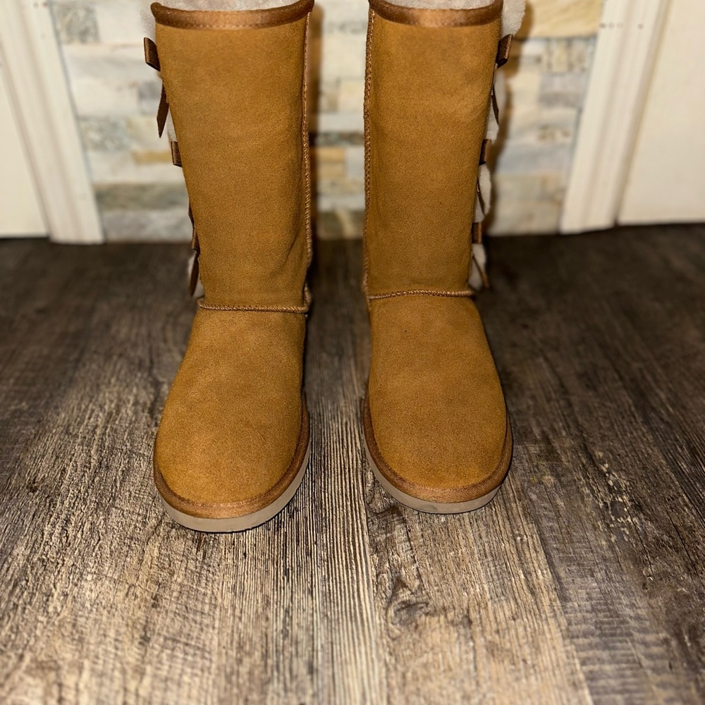 Koolaburra by Ugg Winter Boots with Mid-Calf Height and Classic Style